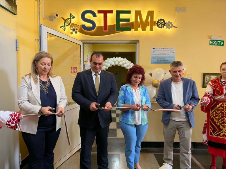 Областният управител гост на откриването на STEM център