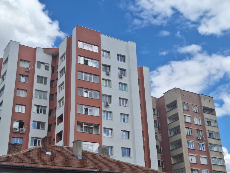 Пет обекта по НПВУ още недовършени и едва пет санирани жилищни блока