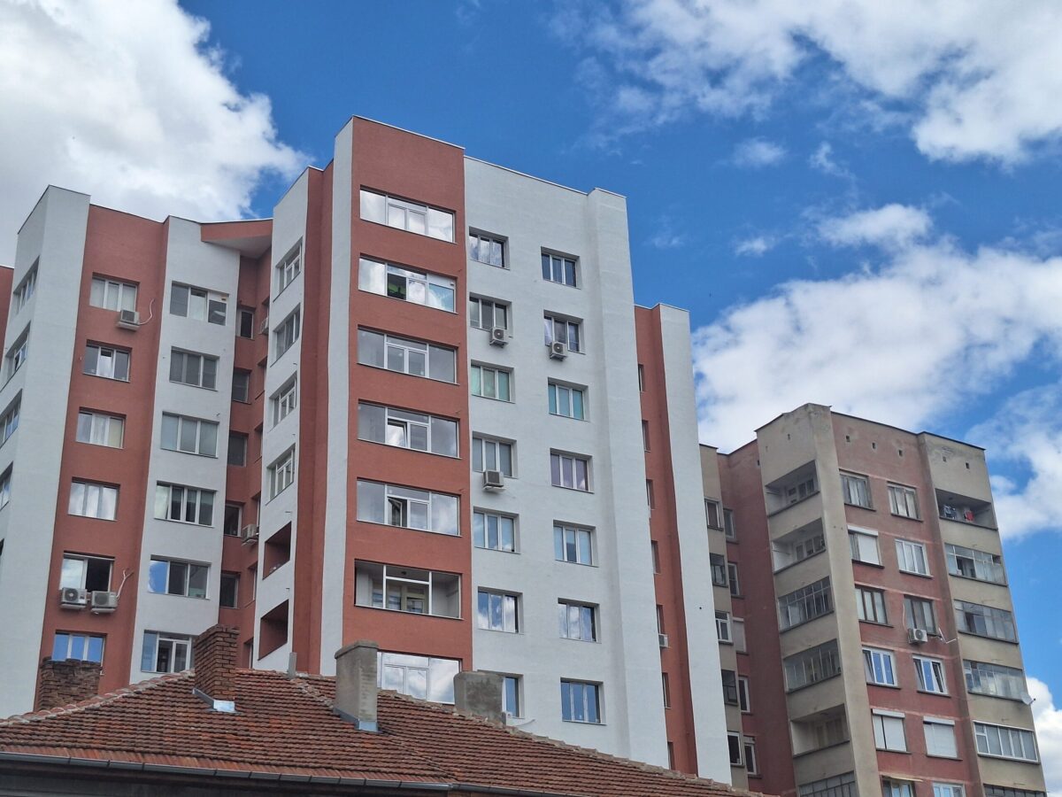 Пет обекта по НПВУ още недовършени и едва пет санирани жилищни блока